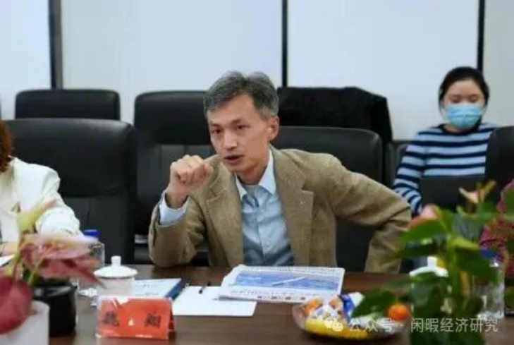 我院博士生导师魏翔教授参加“体验经济与休闲疗愈研讨会”并作交流发言