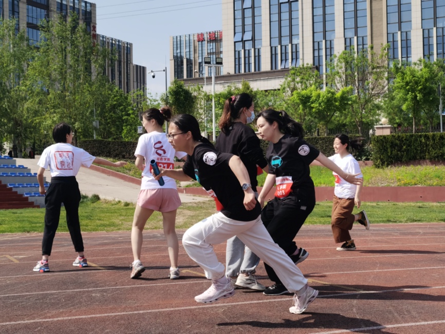 商學院學子風采運動場上的汗水與鮮衣怒馬的少年